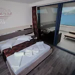 Picasso Otel Radhimë