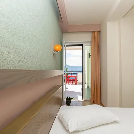 Picasso 호텔 Radhimë