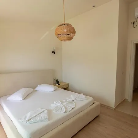 Picasso מלון Radhimë