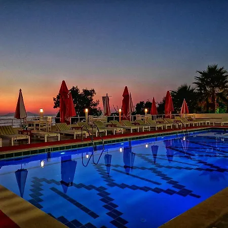 מלון Picasso Radhimë