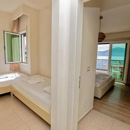 Picasso מלון Radhimë