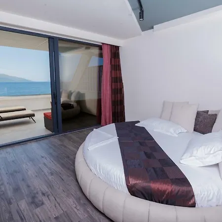 Picasso מלון Radhimë